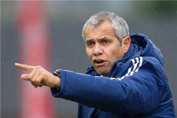 فيكتور خينيس