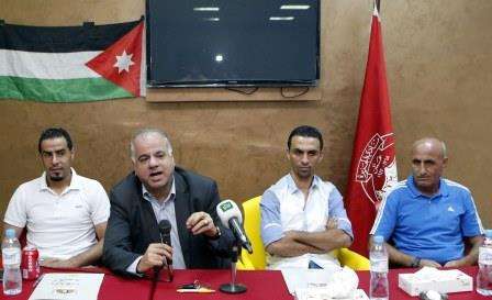 جانب من حفل التوقيع