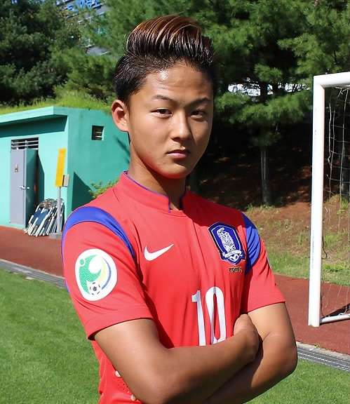 لي سيونج وو بمعسكر منتخب كوريا الجنوبية