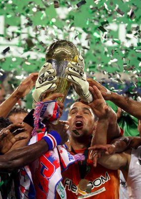 لاعبو سيتوبال يحملون النسخة الأولى لبطولة كأس دوري البرتغال