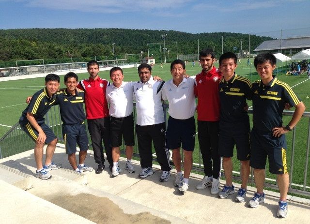 صورة جماعية لحكام الإمارات مع مسؤولي ولاعبي البطولة الجامعية باليابان