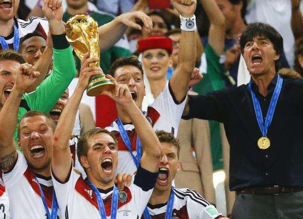 2014-07-18t085907z_1036684264_tb3ea7d1r4ypj_rtrmadp_3_soccer-germany-lahm_reuters