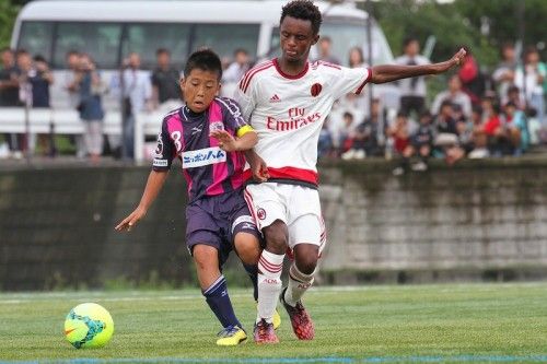 من مباراة سيريزو اوساكا الياباني وميلان الإيطالي بالنسخة الحالية