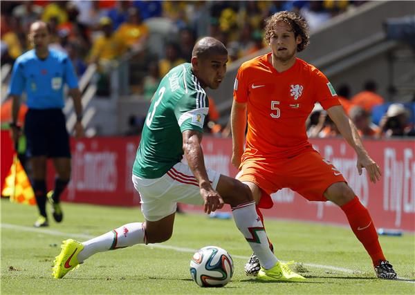 دالي بليند (يمين)