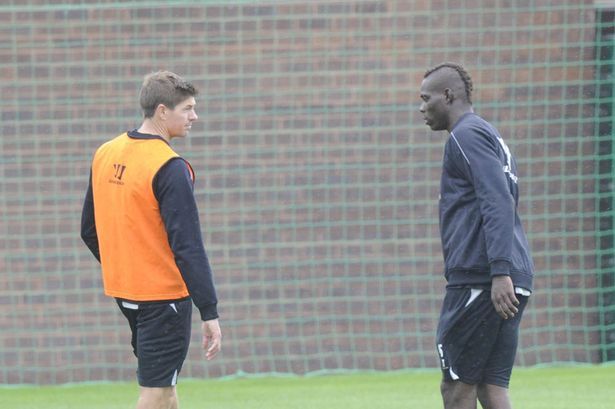 بالوتيلي وجيرارد في مران ليفربول