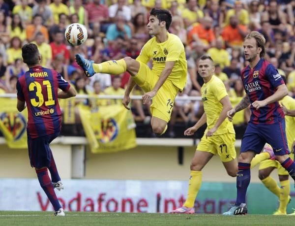 منير الحدادي (يسار)