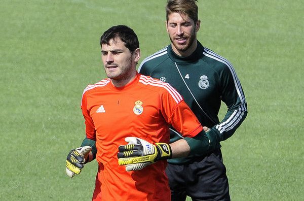 real-madrid-s-goalkeeper-and-c_54396267329_54115221154_600_396