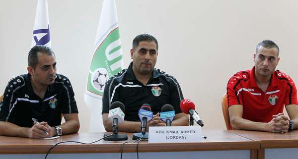 عبد القادر وشفيع يتحدثان في المؤتمر الصحفي اليوم   