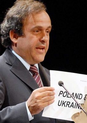 ميشيل بلاتيني اثناء اعلان النتيجة