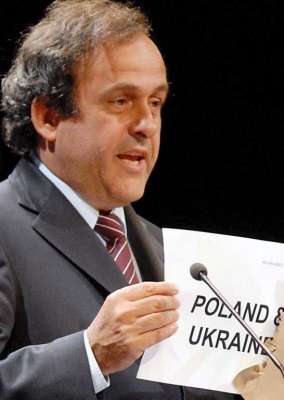 ميشيل بلاتيني اثناء اعلان النتيجة