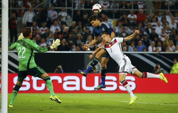 2014-09-03t200012z_1221086161_lr1ea931jk1sj_rtrmadp_3_soccer-europe-friendly_reuters