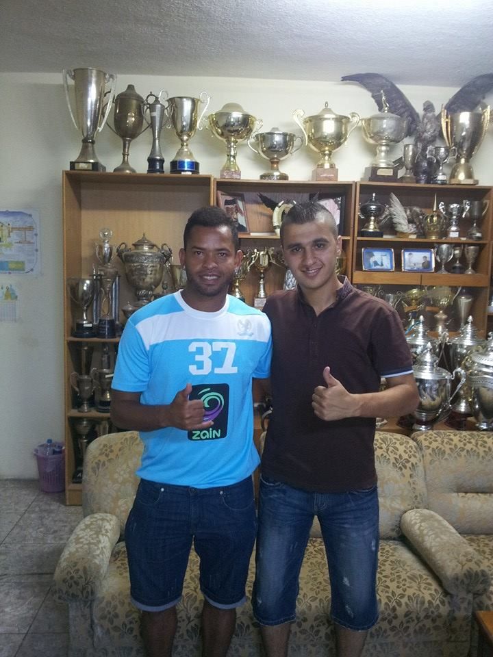 المحترف باهيا بعد توقيعه للفيصلي