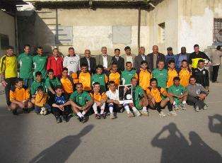 لقطة جماعية للمنتخب و فريق كووورة 