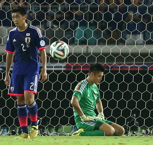 الحارس إيجي كاواشيما بعد دخول هدف التعادل بمرماه