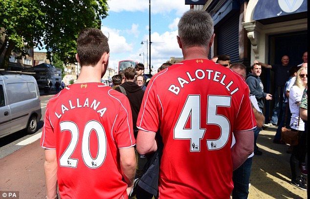 1410352843373_wps_3_liverpool_fans_with_the_n