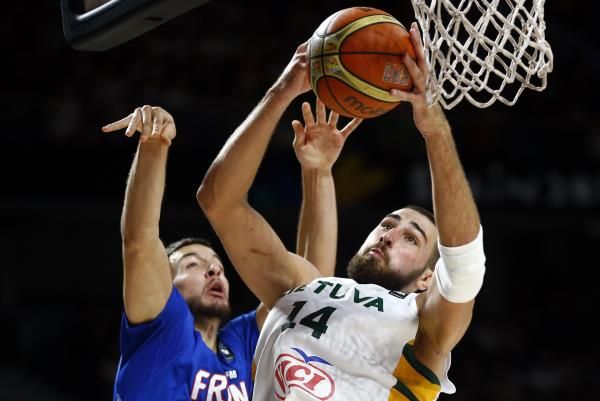 2014-09-13t185143z_3382120_gm1ea9e07vi01_rtrmadp_3_basketball-world_reuters