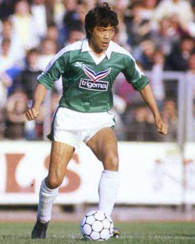 ياسوهيكو اوكوديرا مع فريق فيردر بريمن الألماني في عام 1982