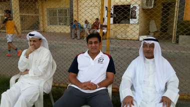 الجنرال مع مدير الكرة رفاعي الديحاني والمنسق الاعلامي عبدالحميد الشطي
