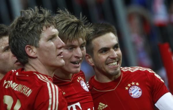 2012-12-01t190943z_512790418_bm2e8c11jya01_rtrmadp_3_soccer-germany_reuters