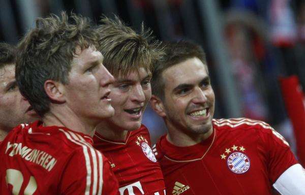 2012-12-01t190943z_512790418_bm2e8c11jya01_rtrmadp_3_soccer-germany_reuters
