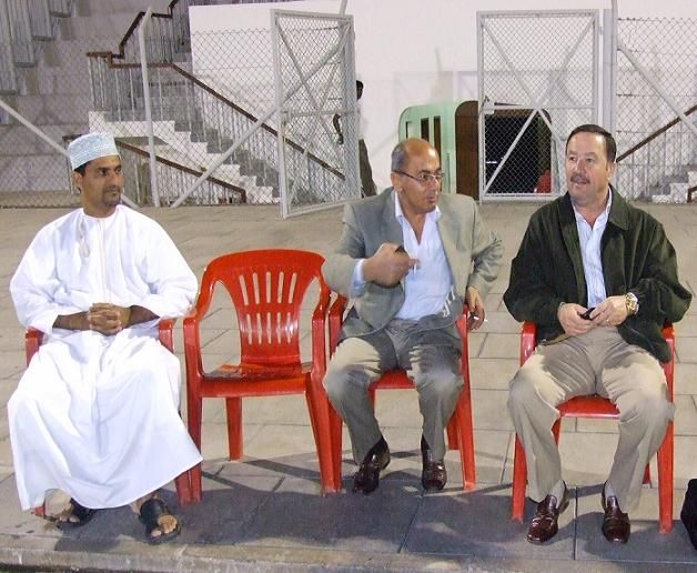 معالي سليم خير يتابع التدريب والى جانبه رئيس الوفد مازن النبر وبعدسة كووورة