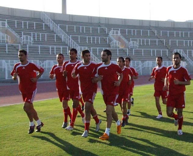من تدريبات الفريق بملعب نزوى وبعدسة كوووررة