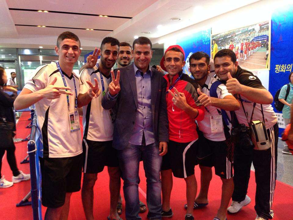 فرحة لاعبي منتخب فلسطين بعد التأهل