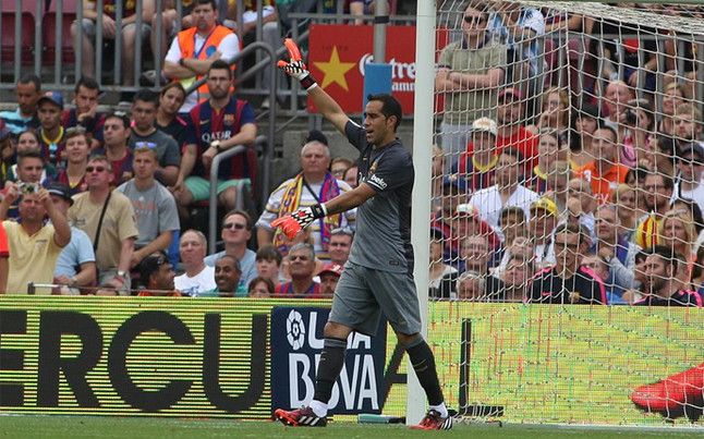 حارس برشلونة كلاوديو برافو 