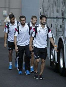 ايسكو لاعب ريال مدريد يتقدم اللاعبين