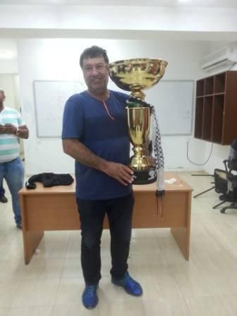 سمير عيسى يرفع كاس السوبر