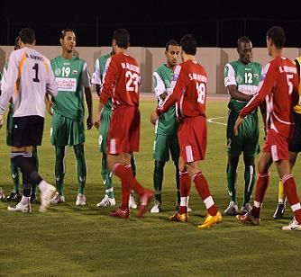 تصافح نجوم الفريقين وبعدسة كووورة