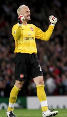 الحـارس الاسبانـي مـانـويـل ألـمـونـيــا