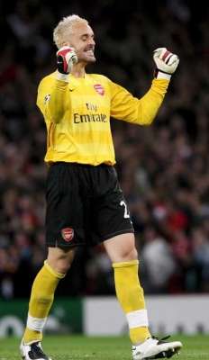 الحـارس الاسبانـي مـانـويـل ألـمـونـيــا