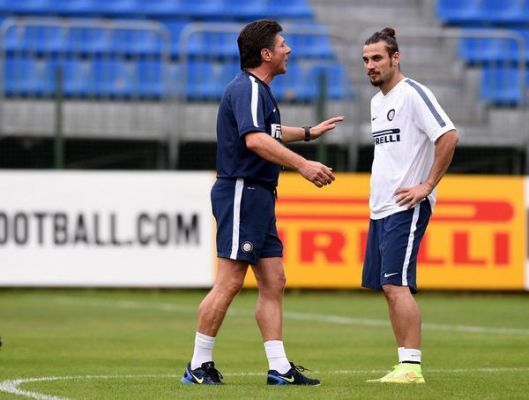 ماتزاري مع لاعبه أوسفالدو 