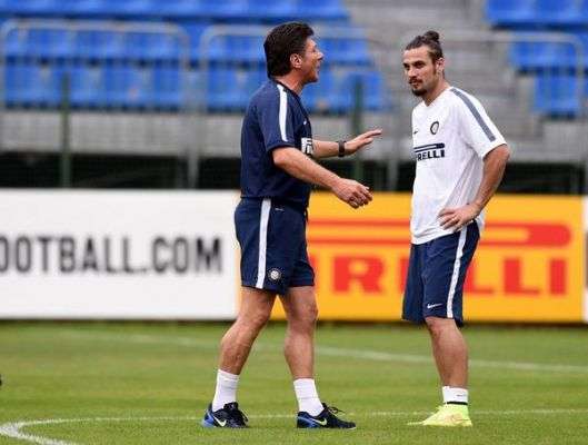 ماتزاري مع لاعبه أوسفالدو