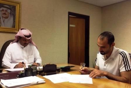 محمد اسطنبلي يوقع الوطني السعودي