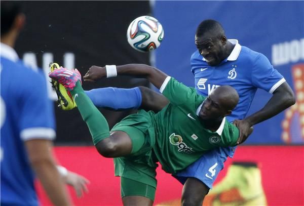 سامبا (يمين)