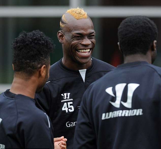 بالوتيلي في مران ليفربول