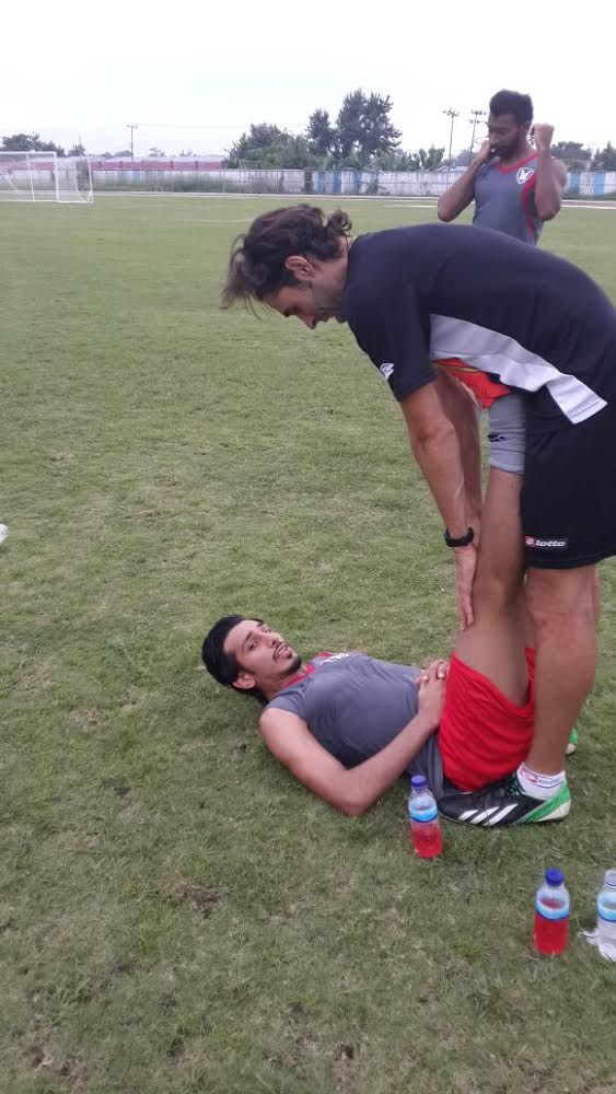  تدريبات إطالة العضلات للحشان قبل الحصة التدريبية بإندونيسيا