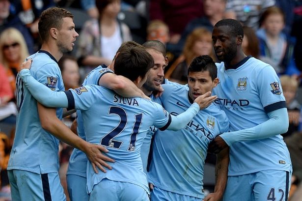 لاعبو مانشستر سيتي يحتفلون بأحد الأهداف