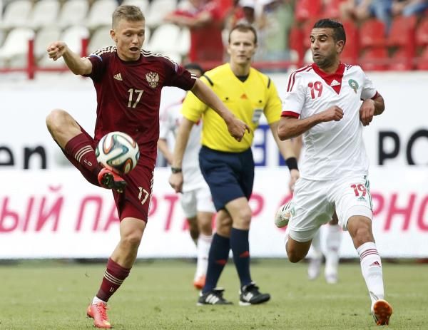 منير عوبادي (يمين)