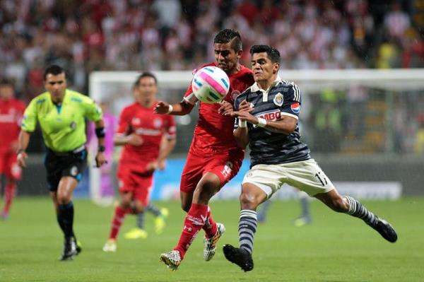 جانب من مباراة تولوكا وتشيفاس دي جوادالاخارا 