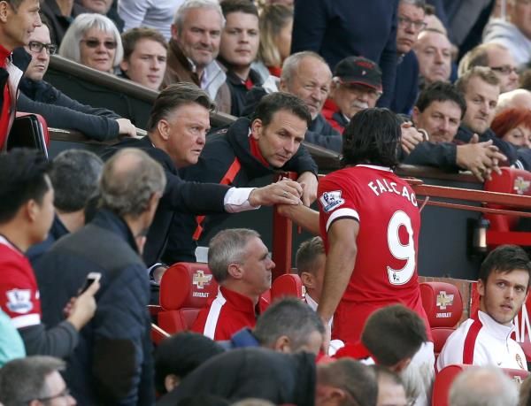 2014-10-05t124908z_1926082543_gm1eaa51lqr01_rtrmadp_3_soccer-england_reuters