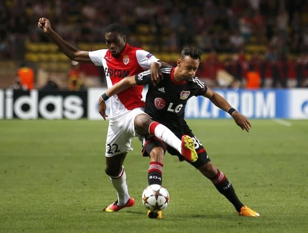 كريم بلاعربي ( يمين )