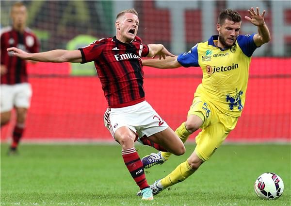  إجنازيو أباتي (يسار)