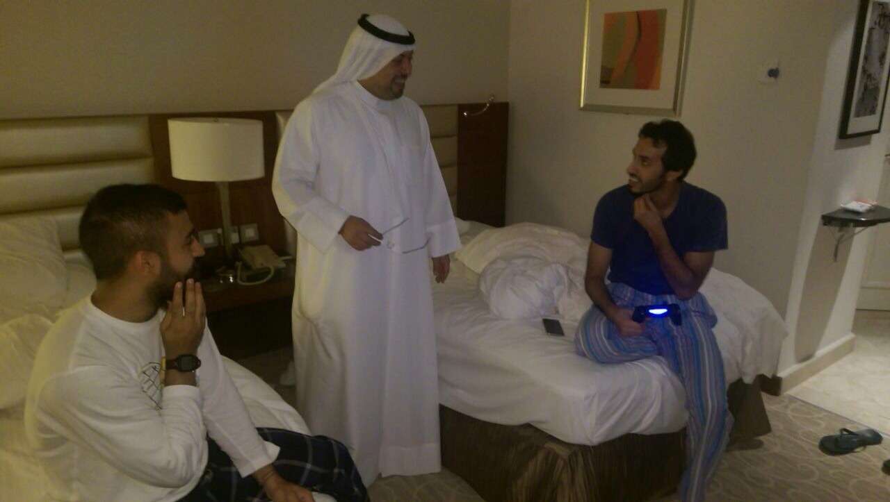 الفهد يتوسط فهد عوض وعبدالعزيز المشعان