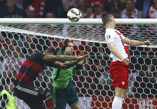 2014-10-11t201346z_514000502_lr1eaab1k6nwx_rtrmadp_3_soccer-euro_reuters