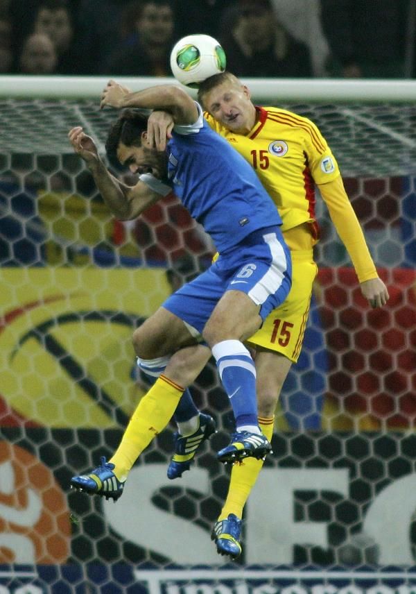 2013-11-19t192513z_353256659_lr1e9bj1hxr3k_rtrmadp_3_soccer-world_reuters