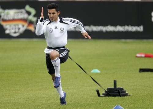 2012-05-19t122537z_01_ina13_rtridsp_3_soccer-germany_reuters