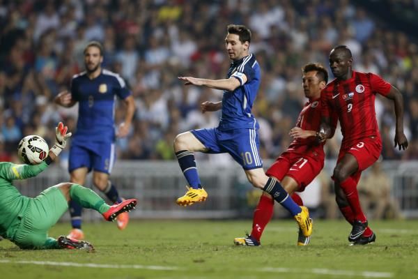 2014-10-14t142649z_1157035212_gm1eaae1q5501_rtrmadp_3_soccer-friendly_reuters